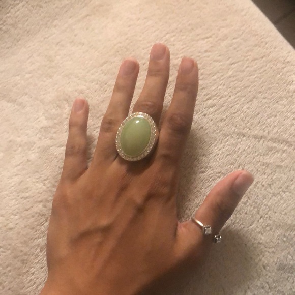 🌸2/$30🌸Big crystal ring - Picture 5 of 5